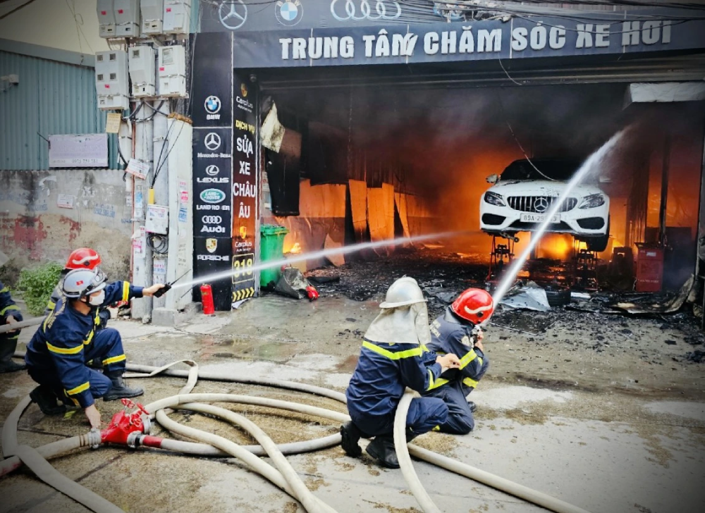 Chọn bông khoáng để bảo vệ Showroom ô tô khỏi hỏa hoạn