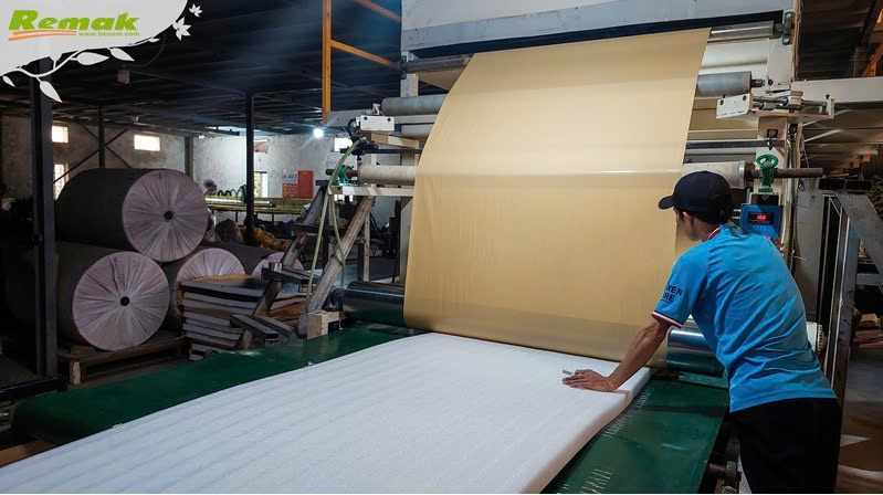 Remak có máy bồi keo Pe Foam nhanh chóng, bền chắc